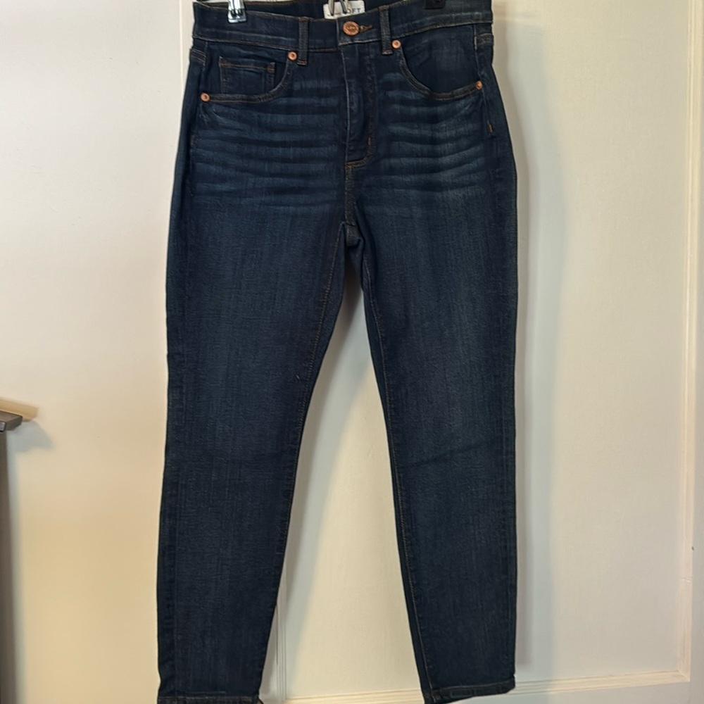 Women’s Loft skinny crop jeans, size 6P.  Dark wash finish, NWT
